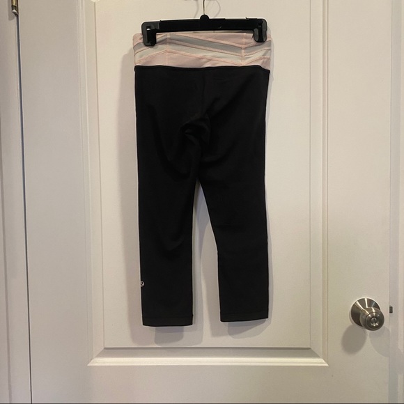 Lululemon Wunder Under Crop - Picture 3 of 3